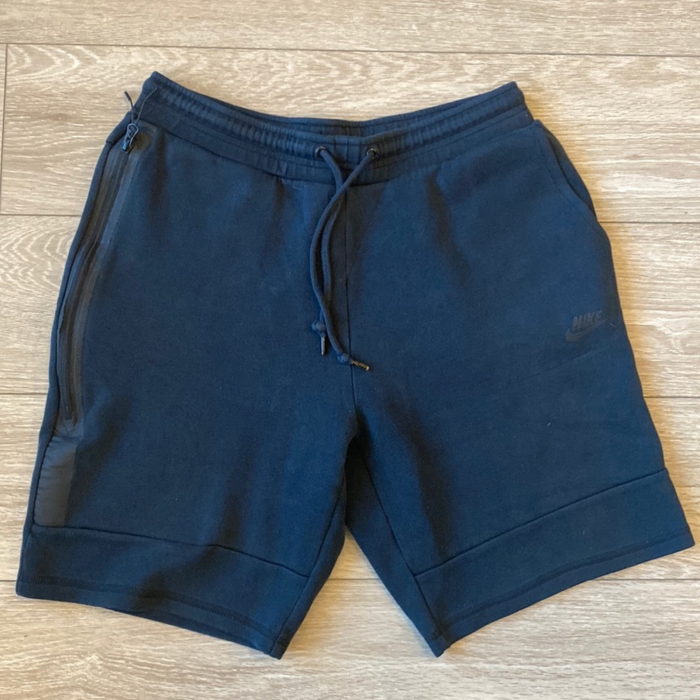 Nike short men size L
